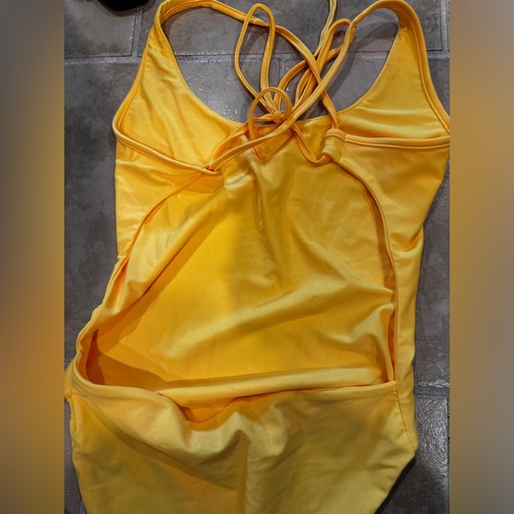 Yellow body suit. Tiger mist - Picture 2 of 3